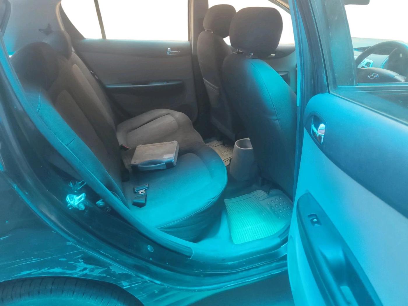 2011 Hyundai i20 MAGNA 1.2, CNG, Manual, 2,65,138 km, interior