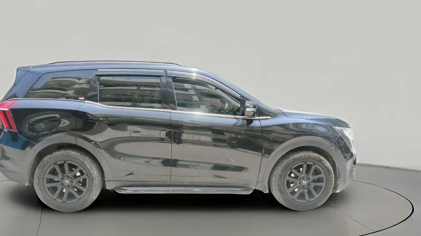 2024 Mahindra XUV700 AX 7 LUXURY P AT 7 STR, Petrol, Automatic, 37,902 km, exterior