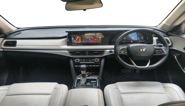 2024 Mahindra XUV700 AX 7 LUXURY P AT 7 STR, Petrol, Automatic, 37,902 km, interior