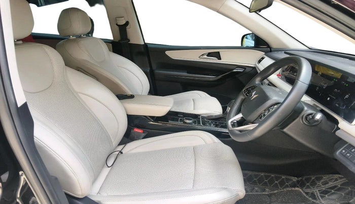 2024 Mahindra XUV700 AX 7 LUXURY P AT 7 STR, Petrol, Automatic, 37,902 km, interior