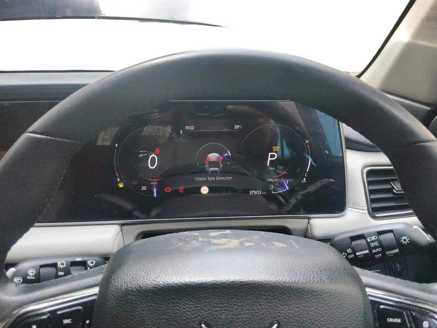 2024 Mahindra XUV700 AX 7 LUXURY P AT 7 STR, Petrol, Automatic, 37,902 km, interior