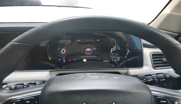 2024 Mahindra XUV700 AX 7 LUXURY P AT 7 STR, Petrol, Automatic, 37,902 km, interior
