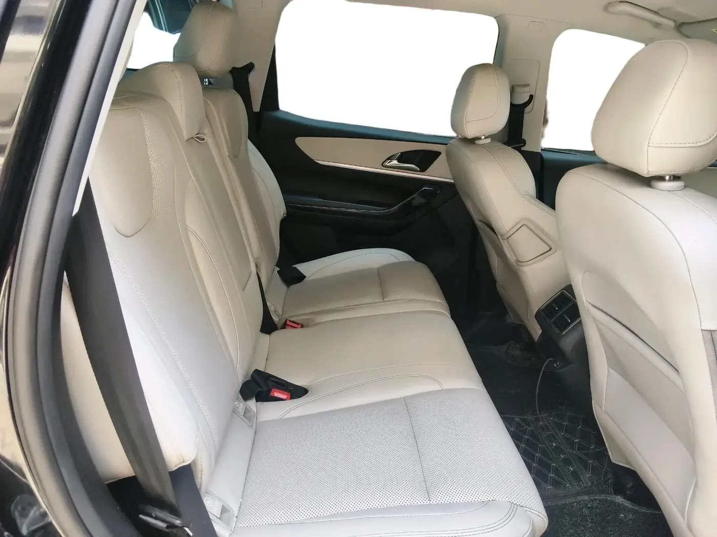 2024 Mahindra XUV700 AX 7 LUXURY P AT 7 STR, Petrol, Automatic, 37,902 km, interior
