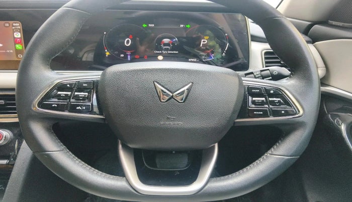2024 Mahindra XUV700 AX 7 LUXURY P AT 7 STR, Petrol, Automatic, 37,902 km, interior