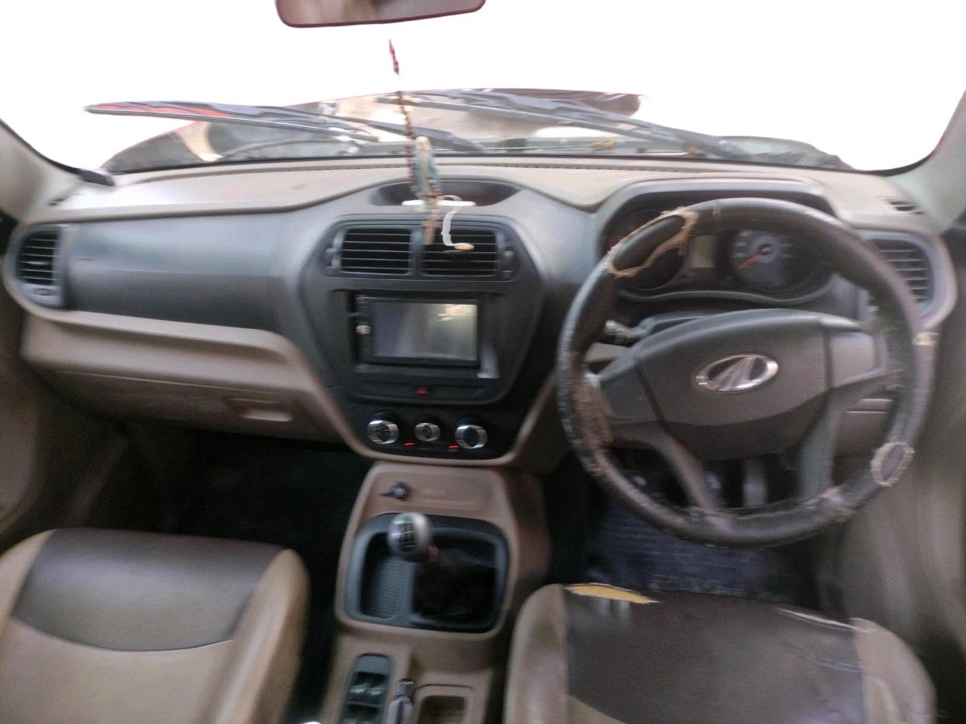 2018 Mahindra TUV300 T4 PLUS, Diesel, Manual, 1,65,556 km, interior