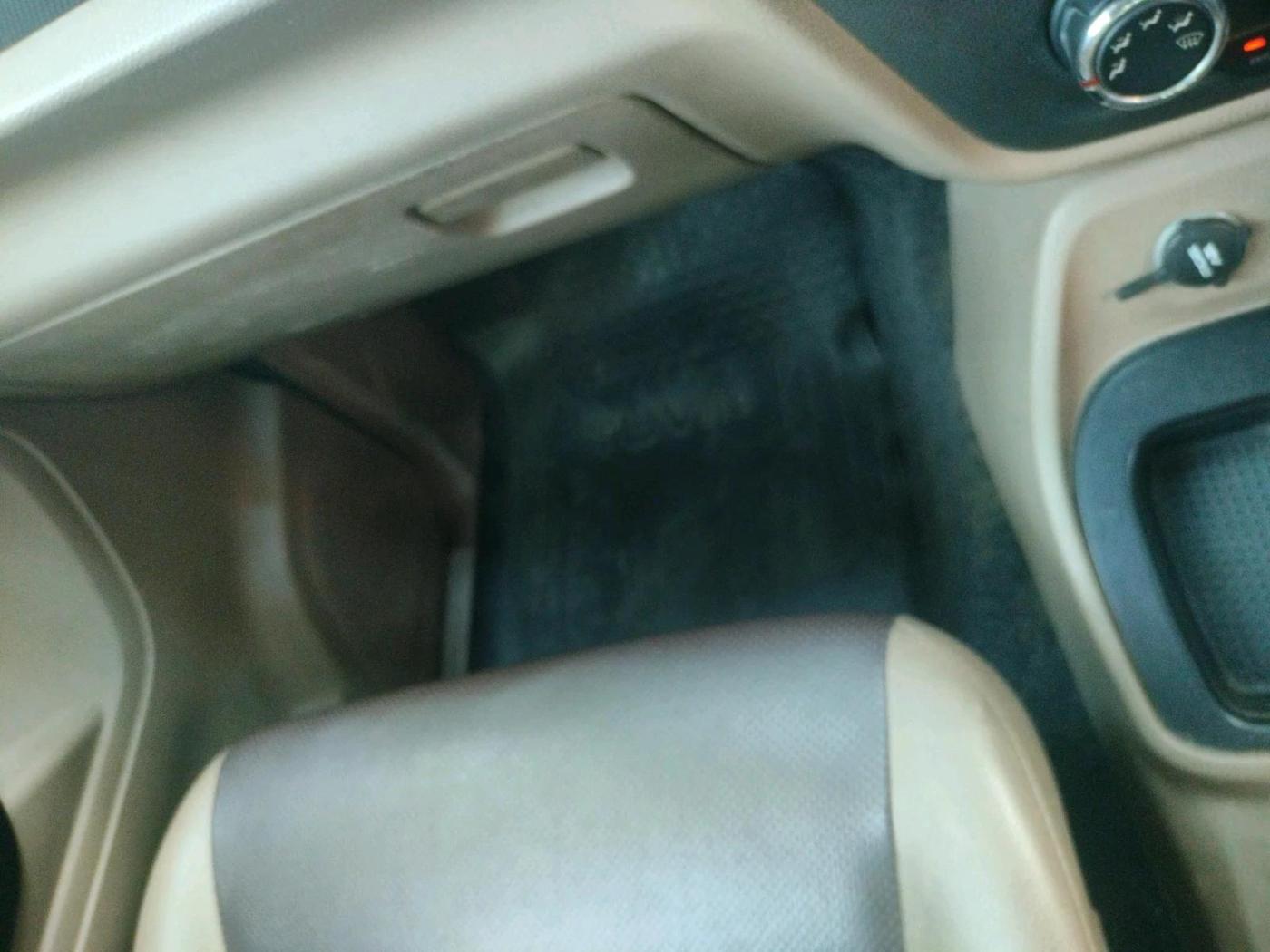 2018 Mahindra TUV300 T4 PLUS, Diesel, Manual, 1,65,556 km, interior