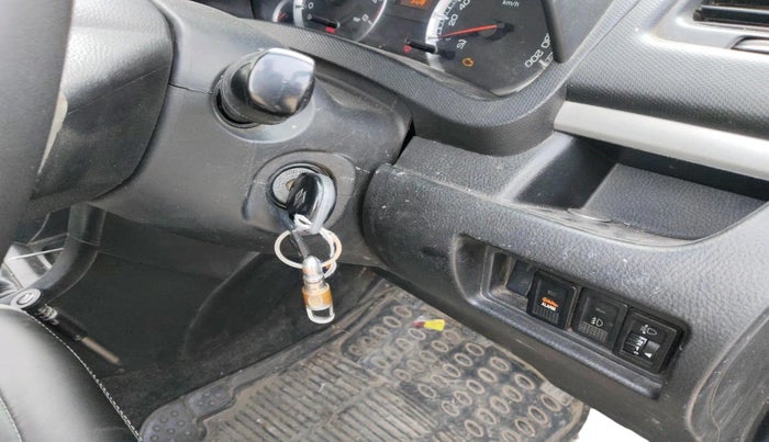 2016 Maruti Swift VXI, Petrol, Manual, 85,302 km, interior