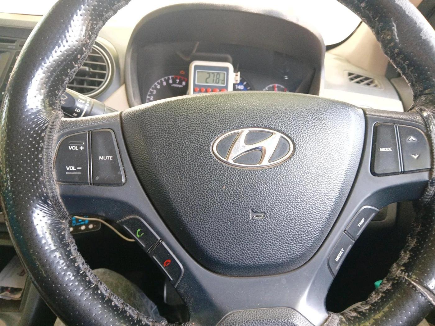 2015 Hyundai Xcent S 1.2, CNG, Manual, 1,23,411 km, interior
