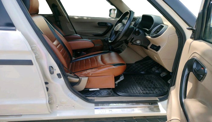 2023 Mahindra BOLERO NEO N 4, Diesel, Manual, 35,127 km, interior