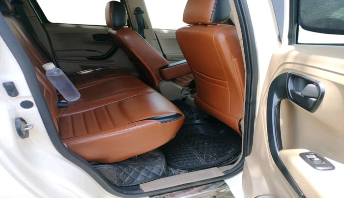 2023 Mahindra BOLERO NEO N 4, Diesel, Manual, 35,127 km, interior