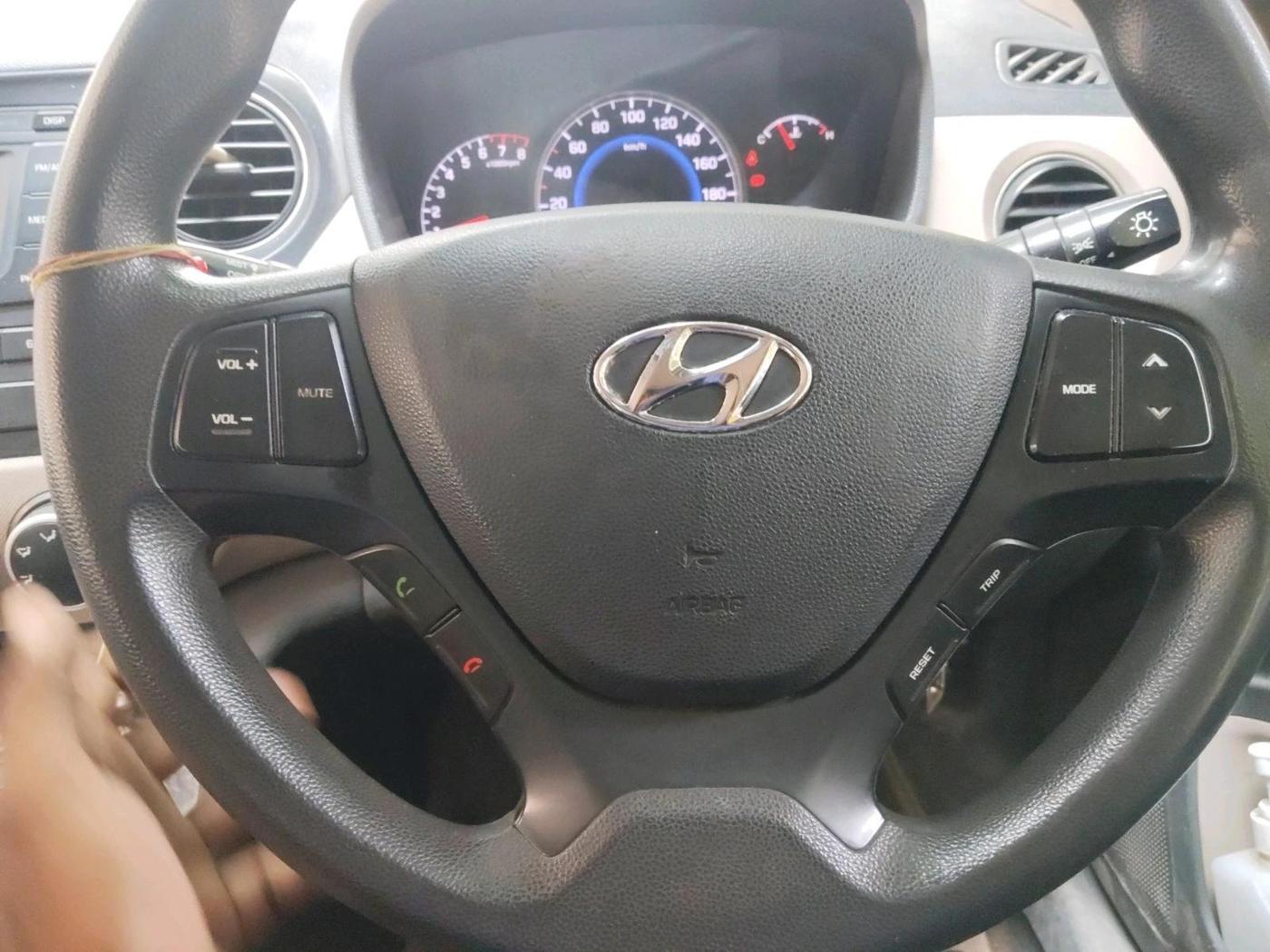 2016 Hyundai Grand i10 SPORTZ 1.2 KAPPA VTVT, CNG, Manual, 98,606 km, interior