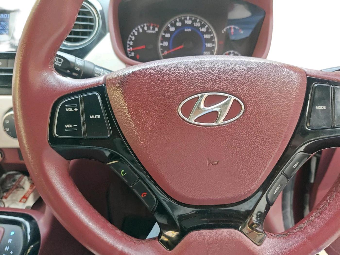 2014 Hyundai Grand i10 ASTA AT 1.2 KAPPA VTVT, CNG, Automatic, 1,07,052 km, interior