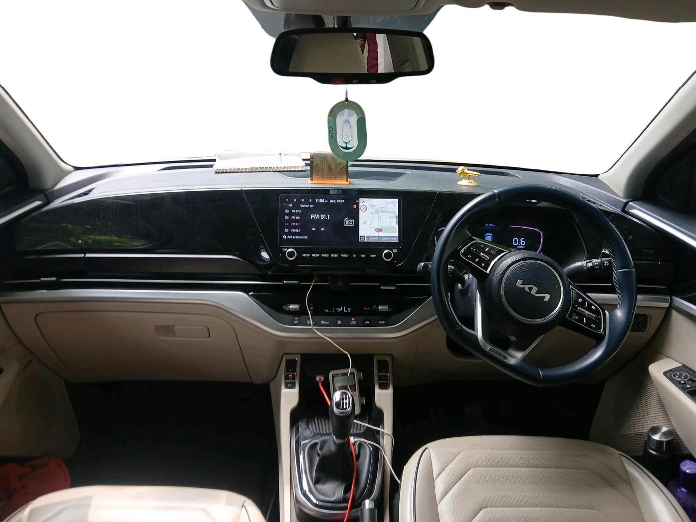 2022 KIA CARENS LUXURY PLUS 1.4 PETROL 7 STR, Petrol, Manual, 48,288 km, interior