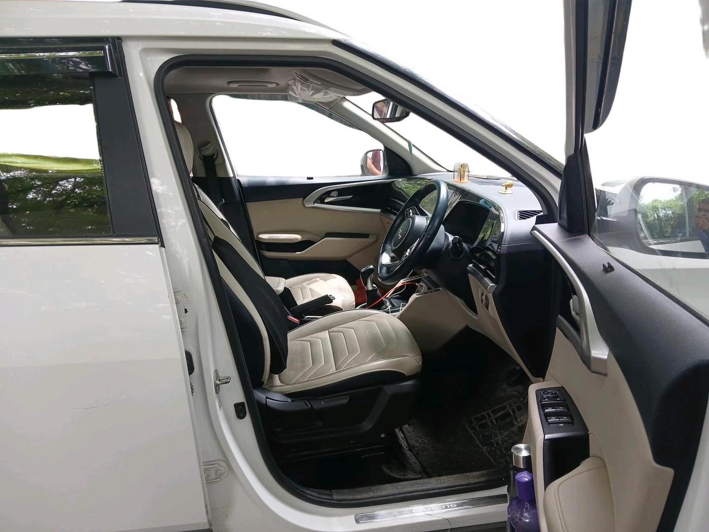 2022 KIA CARENS LUXURY PLUS 1.4 PETROL 7 STR, Petrol, Manual, 48,288 km, interior