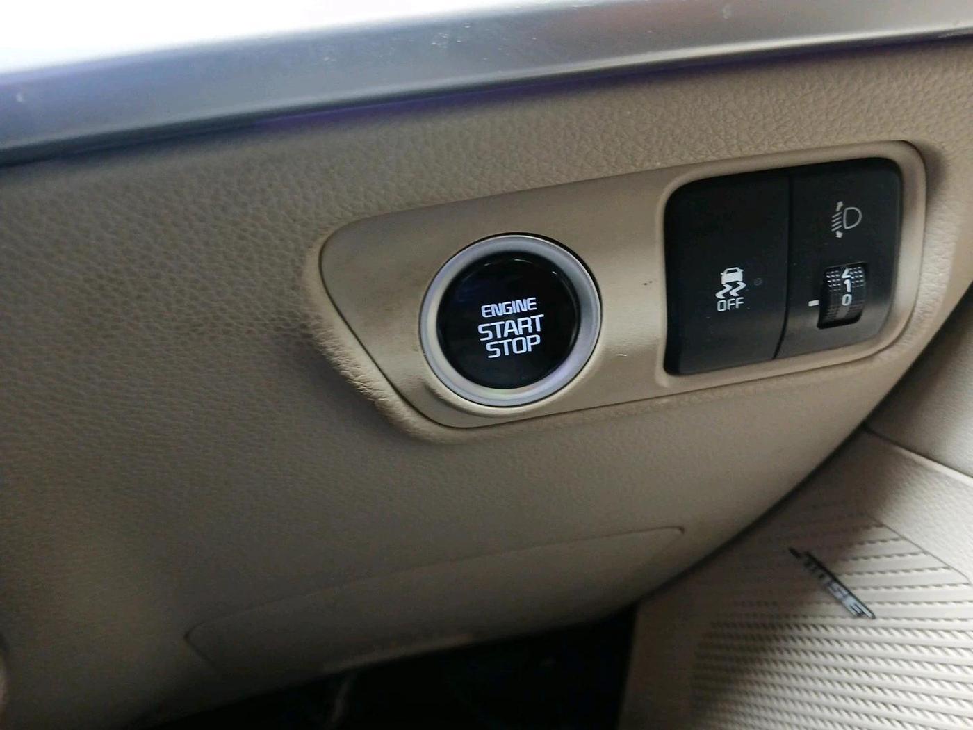 2022 KIA CARENS LUXURY PLUS 1.4 PETROL 7 STR, Petrol, Manual, 48,288 km, interior