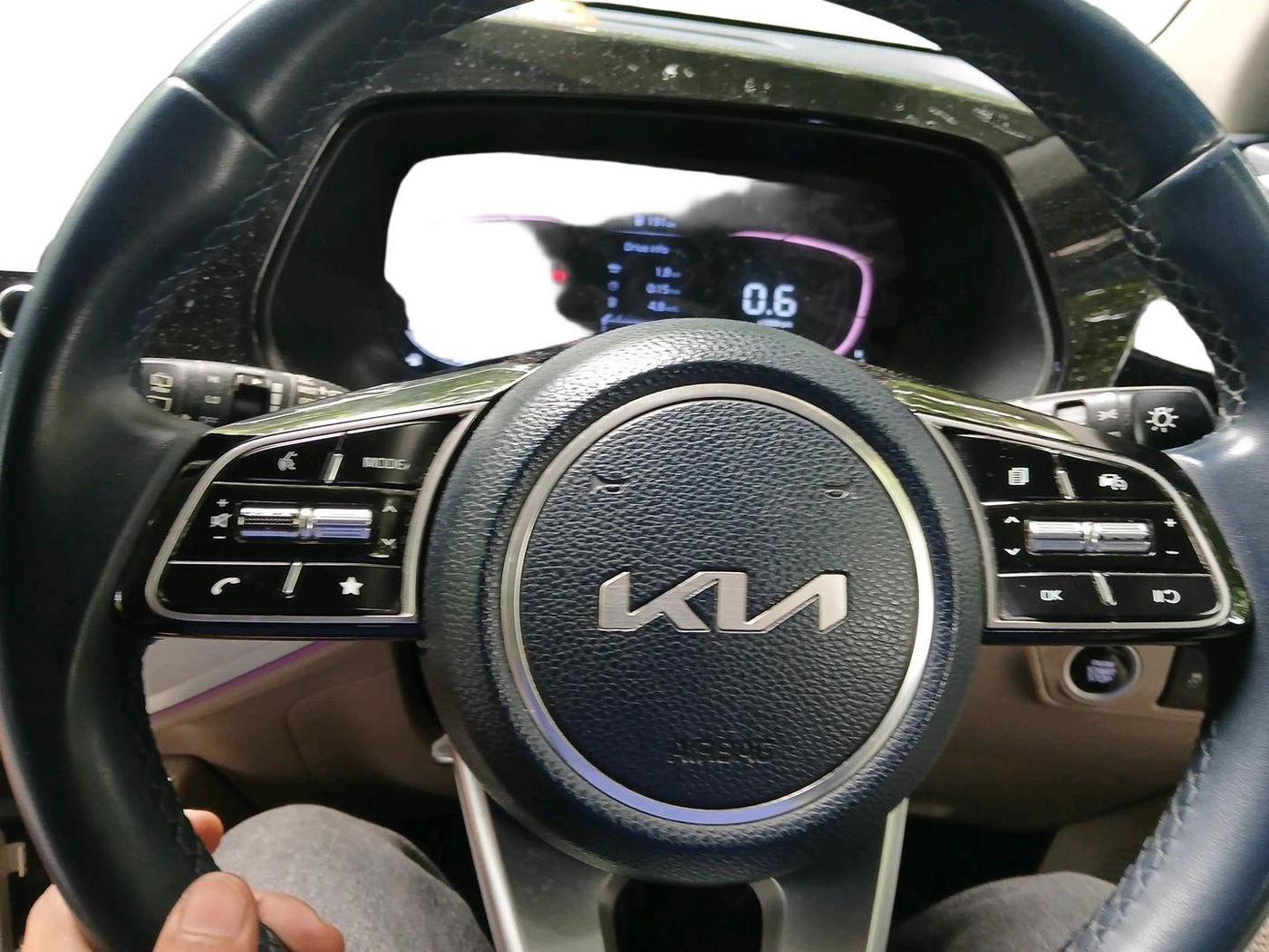 2022 KIA CARENS LUXURY PLUS 1.4 PETROL 7 STR, Petrol, Manual, 48,288 km, interior