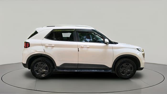 2023 Hyundai VENUE SX 1.2 PETROL, Petrol, Manual, 33,117 km, exterior
