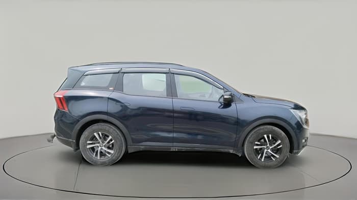 2022 Mahindra XUV700 AX 5 P MT 7 STR, Petrol, Manual, 48,500 km, exterior