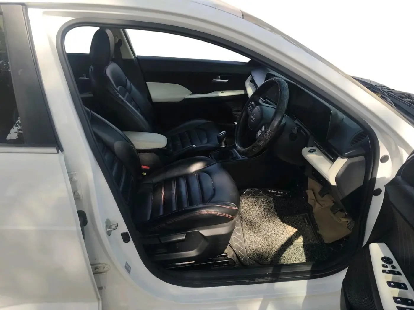 2025 Hyundai Verna SX 1.5 l MPI, Petrol, Manual, 15,874 km, interior