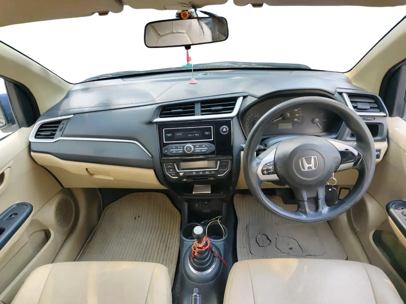 2016 Honda Amaze 1.2L I-VTEC S, Petrol, Manual, 1,25,558 km, interior