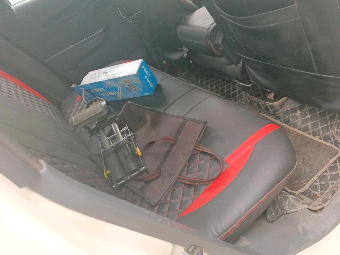2018 Mahindra KUV 100 NXT K4+ D 6 STR, Diesel, Manual, 64,045 km, interior