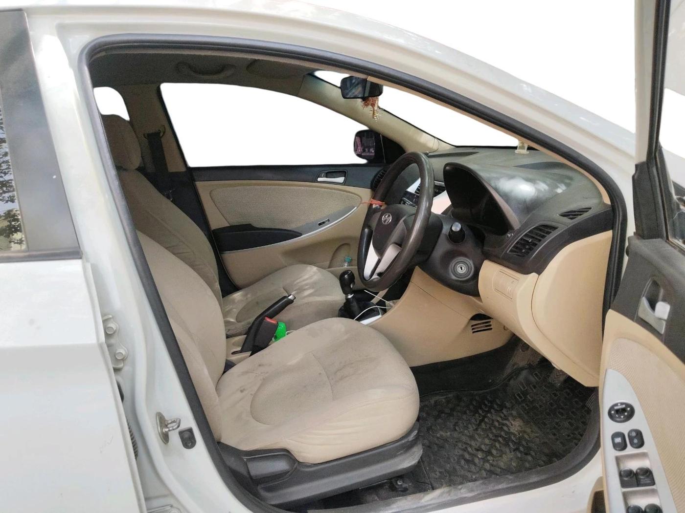 2013 Hyundai Verna FLUIDIC 1.4 VTVT, Petrol, Manual, 96,000 km, interior