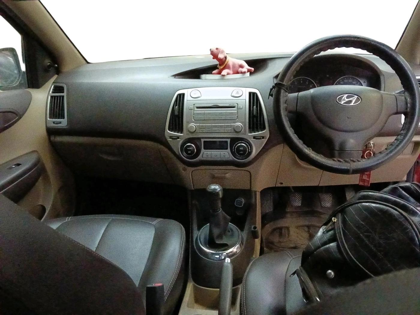 2011 Hyundai i20 MAGNA 1.2, Petrol, Manual, 1,50,321 km, interior