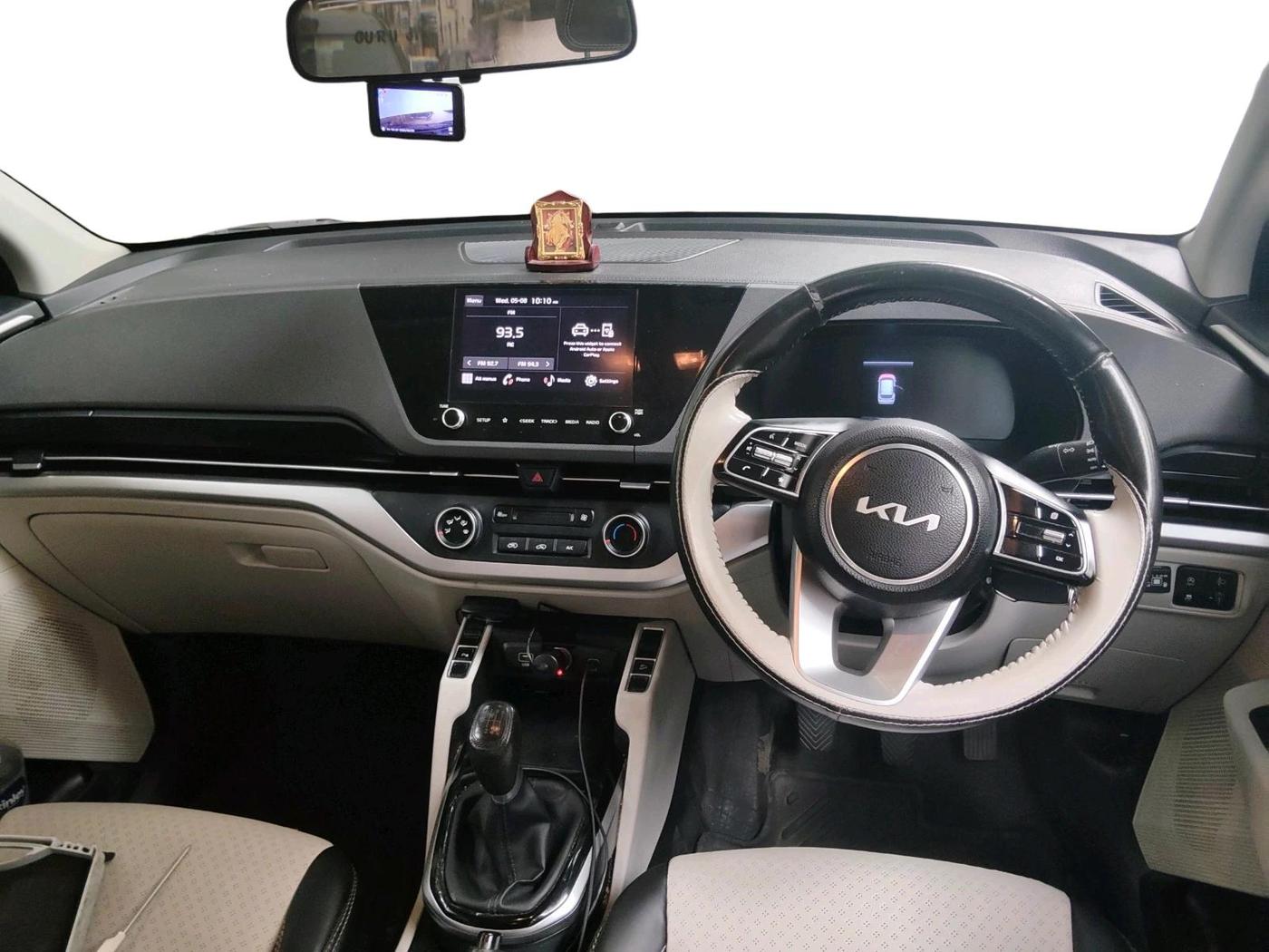 2024 KIA CARENS PRESTIGE 1.5 PETROL 7 STR, CNG, Manual, 43,375 km, interior