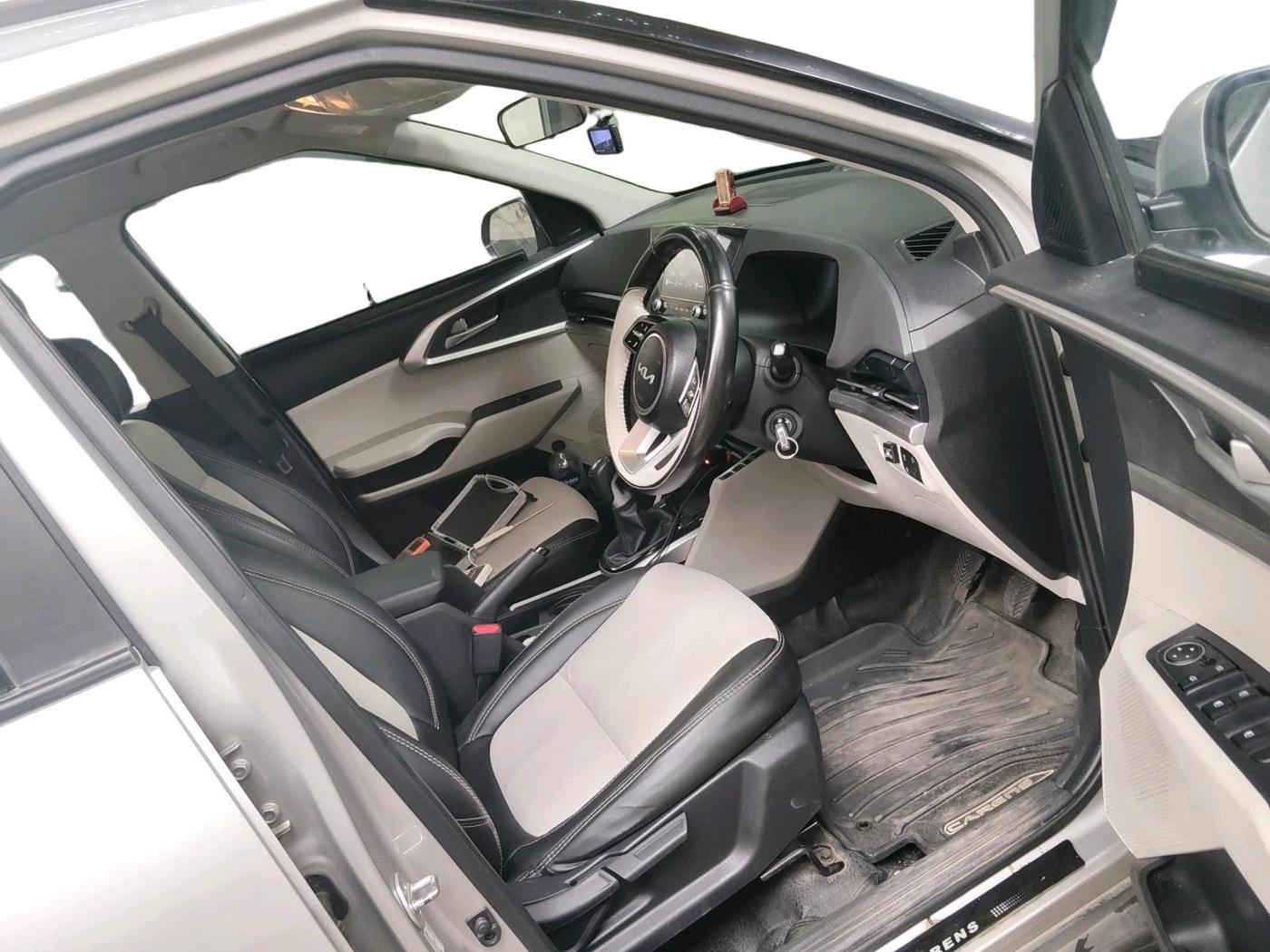 2024 KIA CARENS PRESTIGE 1.5 PETROL 7 STR, CNG, Manual, 43,375 km, interior