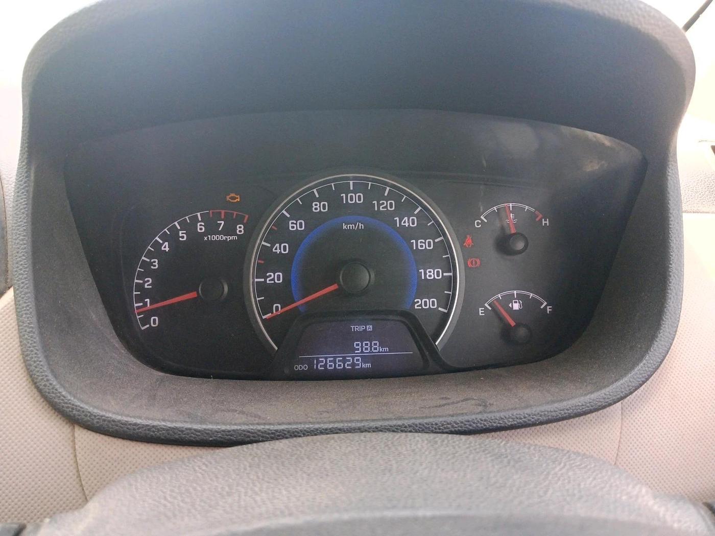 2015 Hyundai Grand i10 SPORTZ 1.2 KAPPA VTVT, CNG, Manual, 1,26,629 km, interior