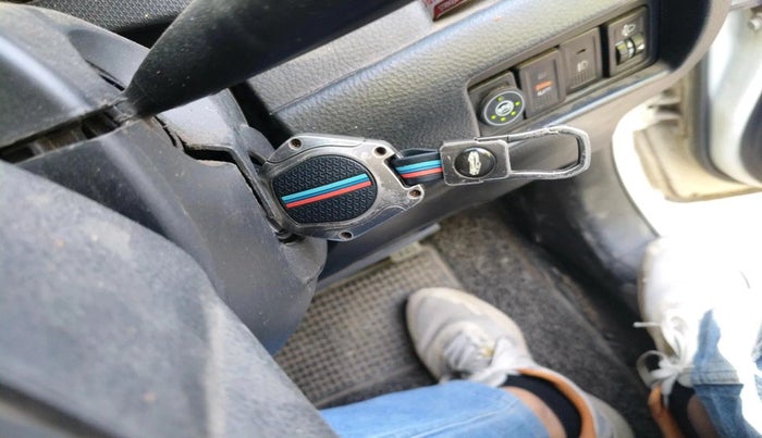 2016 Maruti Swift VXI O, CNG, Manual, 1,15,456 km, interior