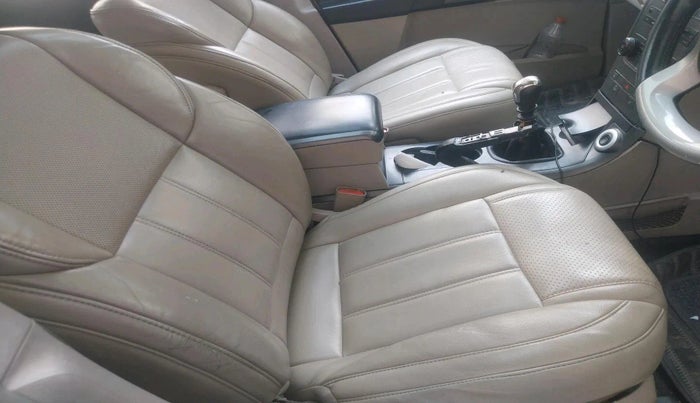 2017 Mahindra XUV500 W10 1.99, Diesel, Manual, 1,08,664 km, interior