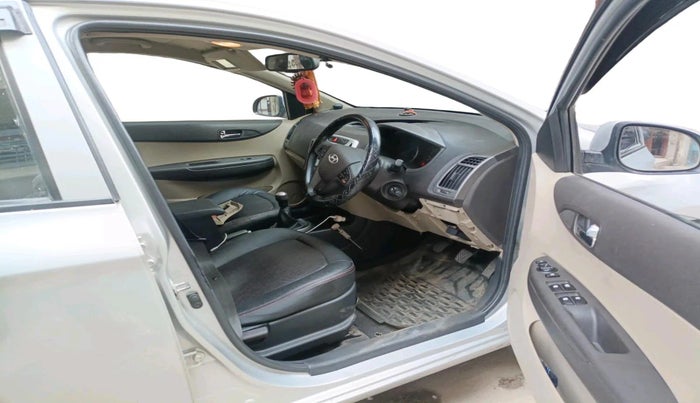 2014 Hyundai i20 SPORTZ 1.2, Petrol, Manual, 93,731 km, interior