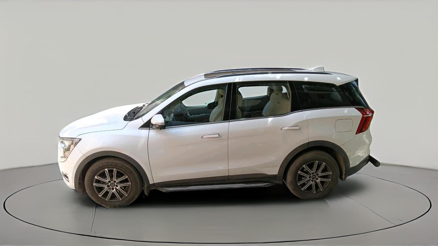 2022 Mahindra XUV700 AX 7 LUXURY P AT 7 STR, Petrol, Automatic, 40,739 km, exterior