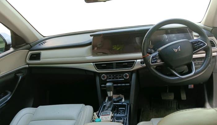 2022 Mahindra XUV700 AX 7 LUXURY P AT 7 STR, Petrol, Automatic, 40,739 km, interior