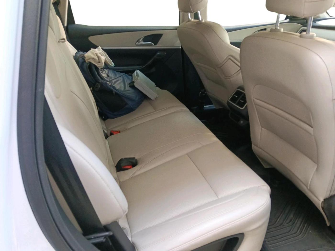 2022 Mahindra XUV700 AX 7 LUXURY P AT 7 STR, Petrol, Automatic, 40,739 km, interior
