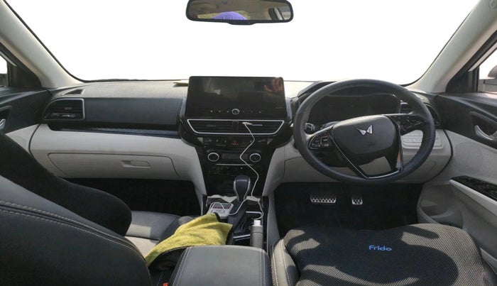 2025 Mahindra XUV 3XO REVX A 1.2 Petrol AT, Petrol, Automatic, 6,607 km, interior