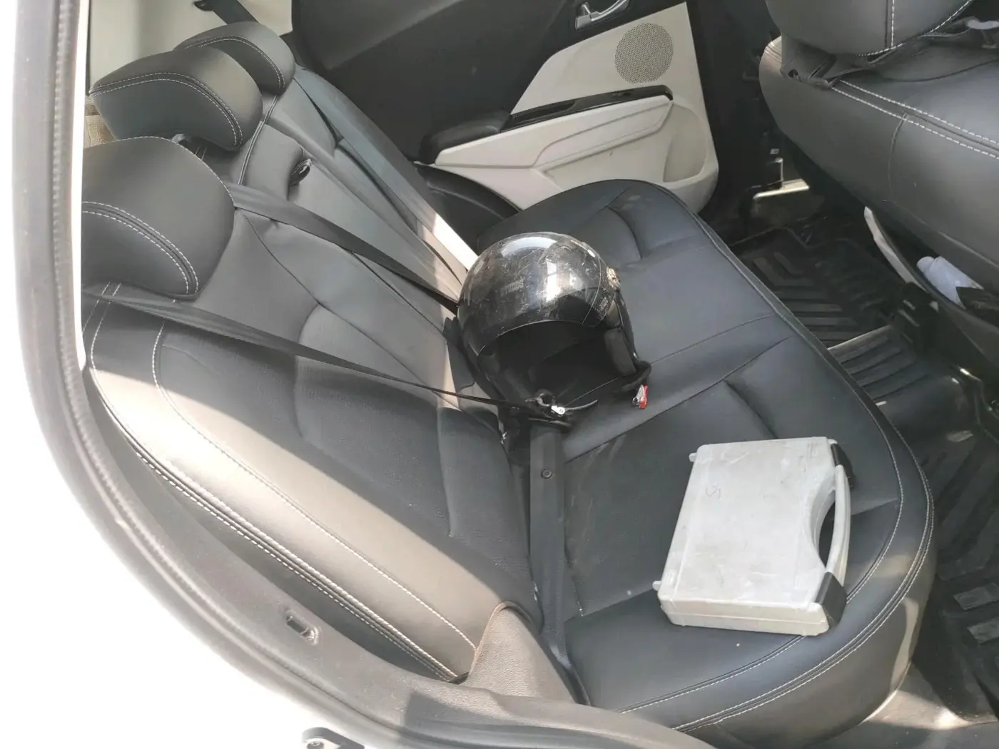 2025 Mahindra XUV 3XO REVX A 1.2 Petrol AT, Petrol, Automatic, 6,607 km, interior