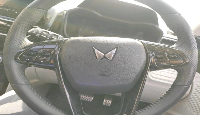 2025 Mahindra XUV 3XO REVX A 1.2 Petrol AT, Petrol, Automatic, 6,607 km, interior