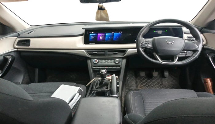 2022 Mahindra XUV700 AX 5 D MT 5 STR, Diesel, Manual, 60,735 km, interior