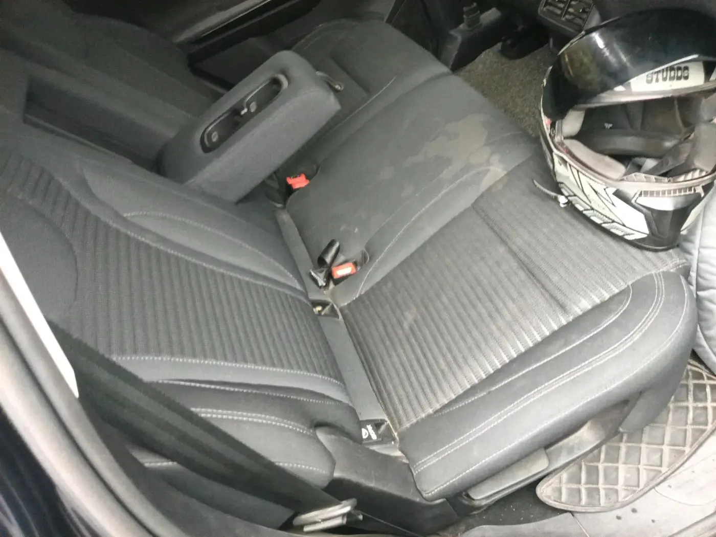 2022 Mahindra XUV700 AX 5 D MT 5 STR, Diesel, Manual, 60,735 km, interior
