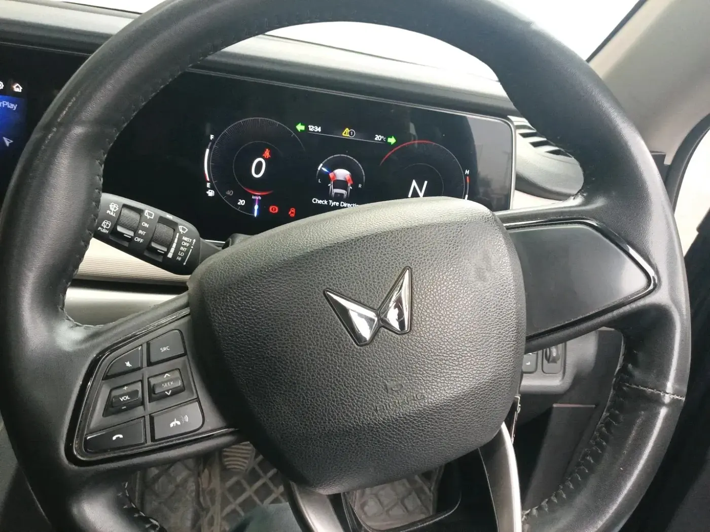 2022 Mahindra XUV700 AX 5 D MT 5 STR, Diesel, Manual, 60,735 km, interior