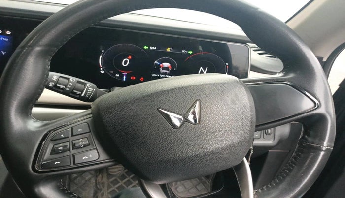 2022 Mahindra XUV700 AX 5 D MT 5 STR, Diesel, Manual, 60,735 km, interior