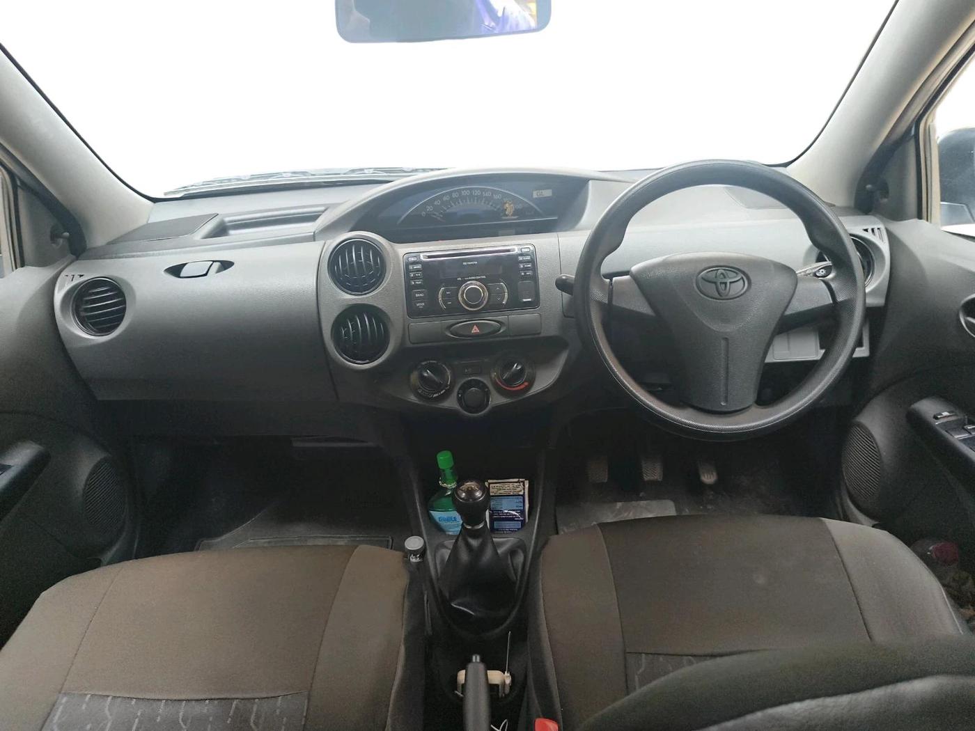 2013 Toyota Etios Liva G, Petrol, Manual, 36,930 km, interior