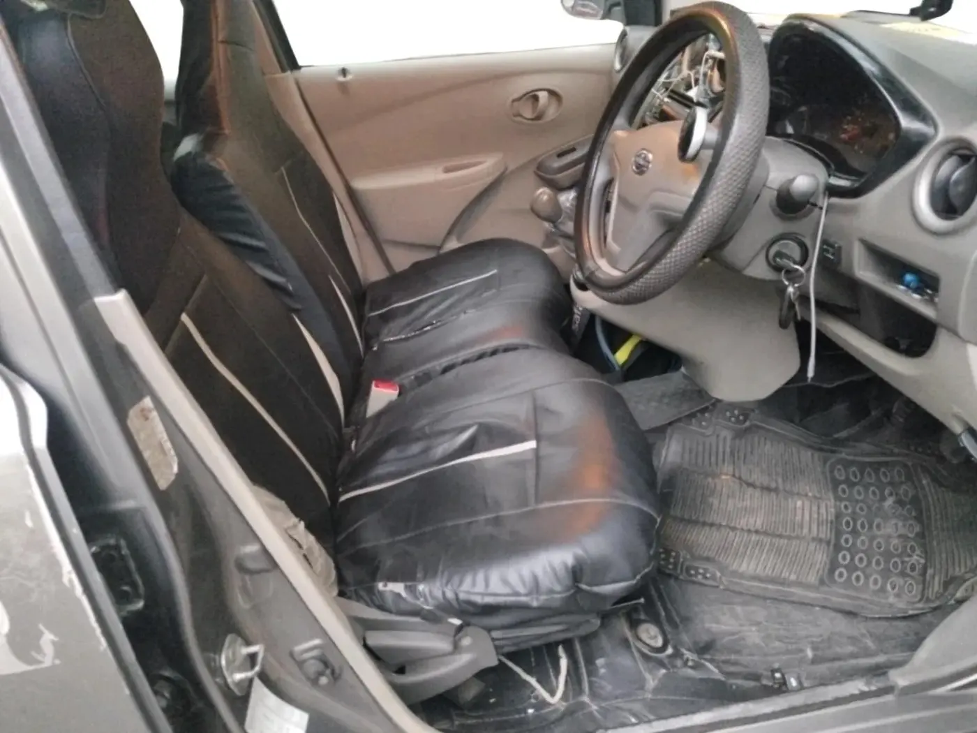 2015 Datsun Go Plus T, Petrol, Manual, 1,09,280 km, interior