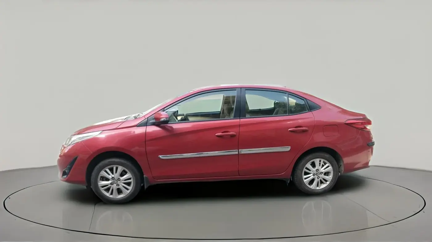 2018 Toyota YARIS V CVT, Petrol, Automatic, 77,299 km, exterior