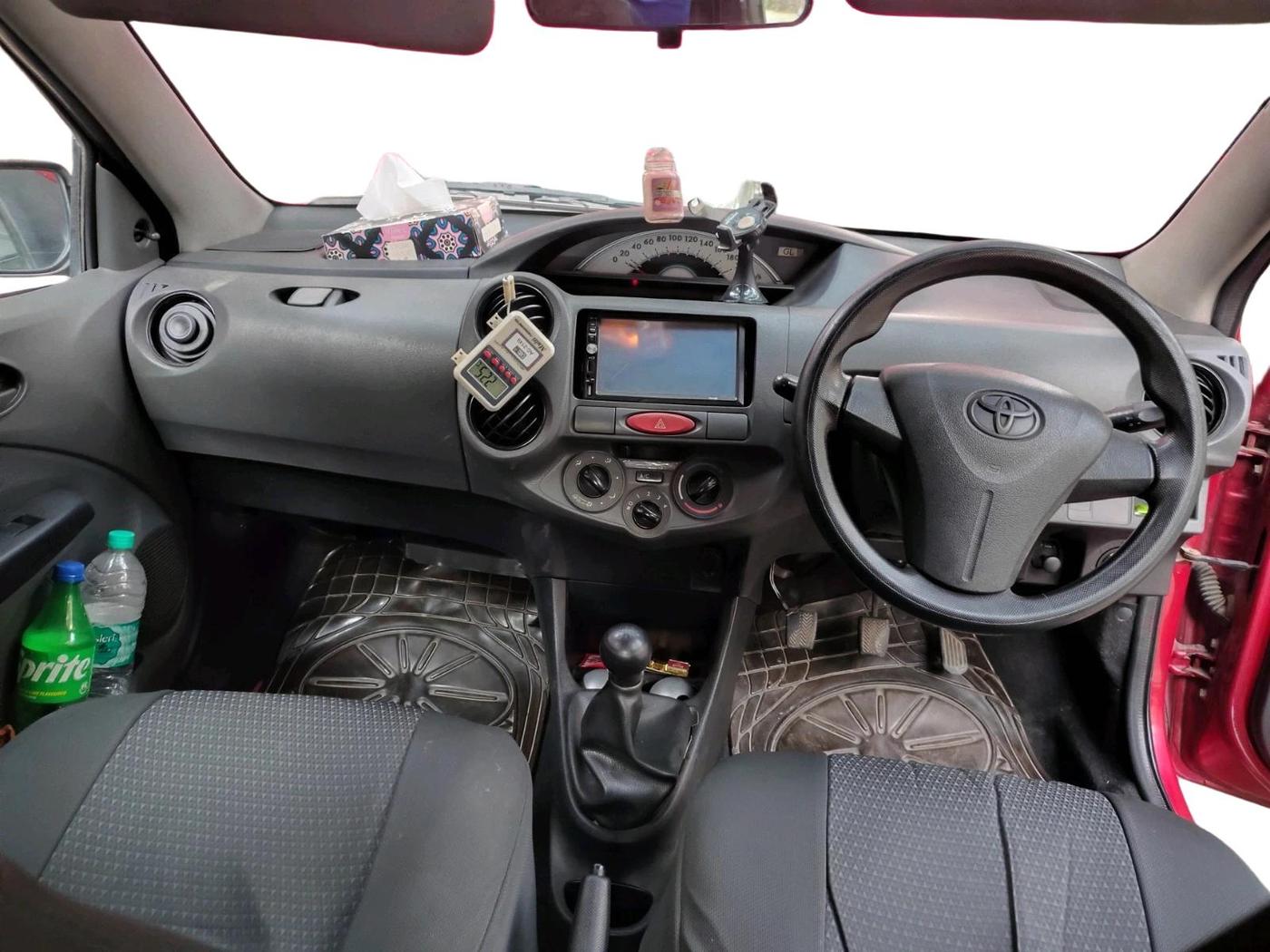 2012 Toyota Etios Liva G, Petrol, Manual, 1,17,322 km, interior