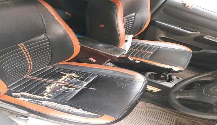 2011 Maruti Swift LXI, CNG, Manual, 1,54,459 km, interior