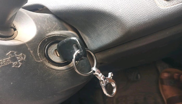 2011 Maruti Swift LXI, CNG, Manual, 1,54,459 km, interior