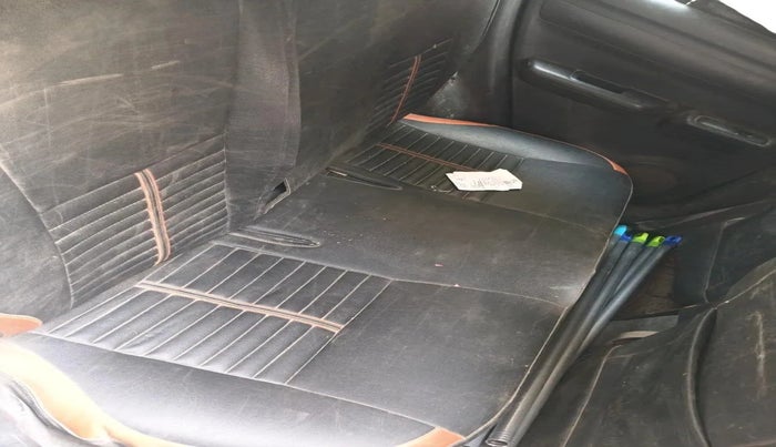 2011 Maruti Swift LXI, CNG, Manual, 1,54,459 km, interior